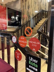 海外旅行にお金を得るために行って、観光だけで終わる人の特徴